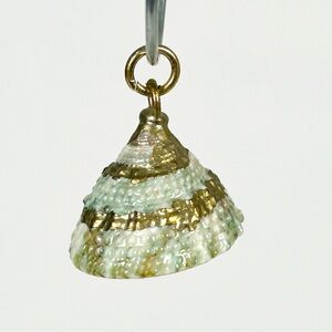 Vintage Sea Shell Pendant Hand Painted Gold Fill Trim Unique NEW